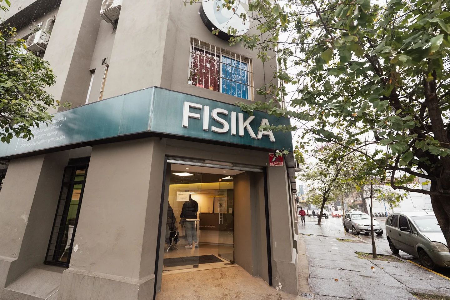 Fachada de una sede FISIKA